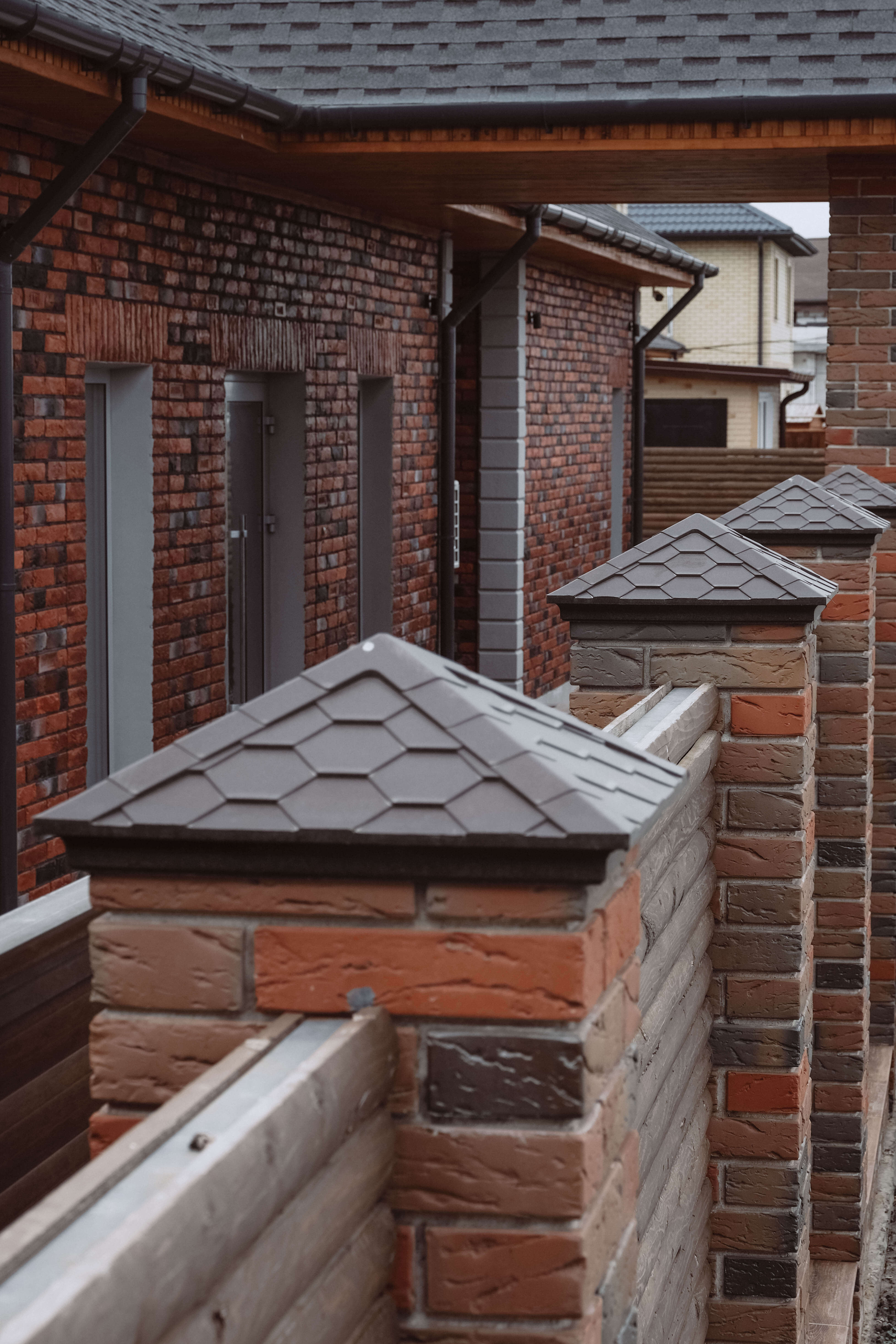 Колпак Zking Эверест Коричневый на столб 1.5х1.5 кирпича (390х390мм) в Чите фото